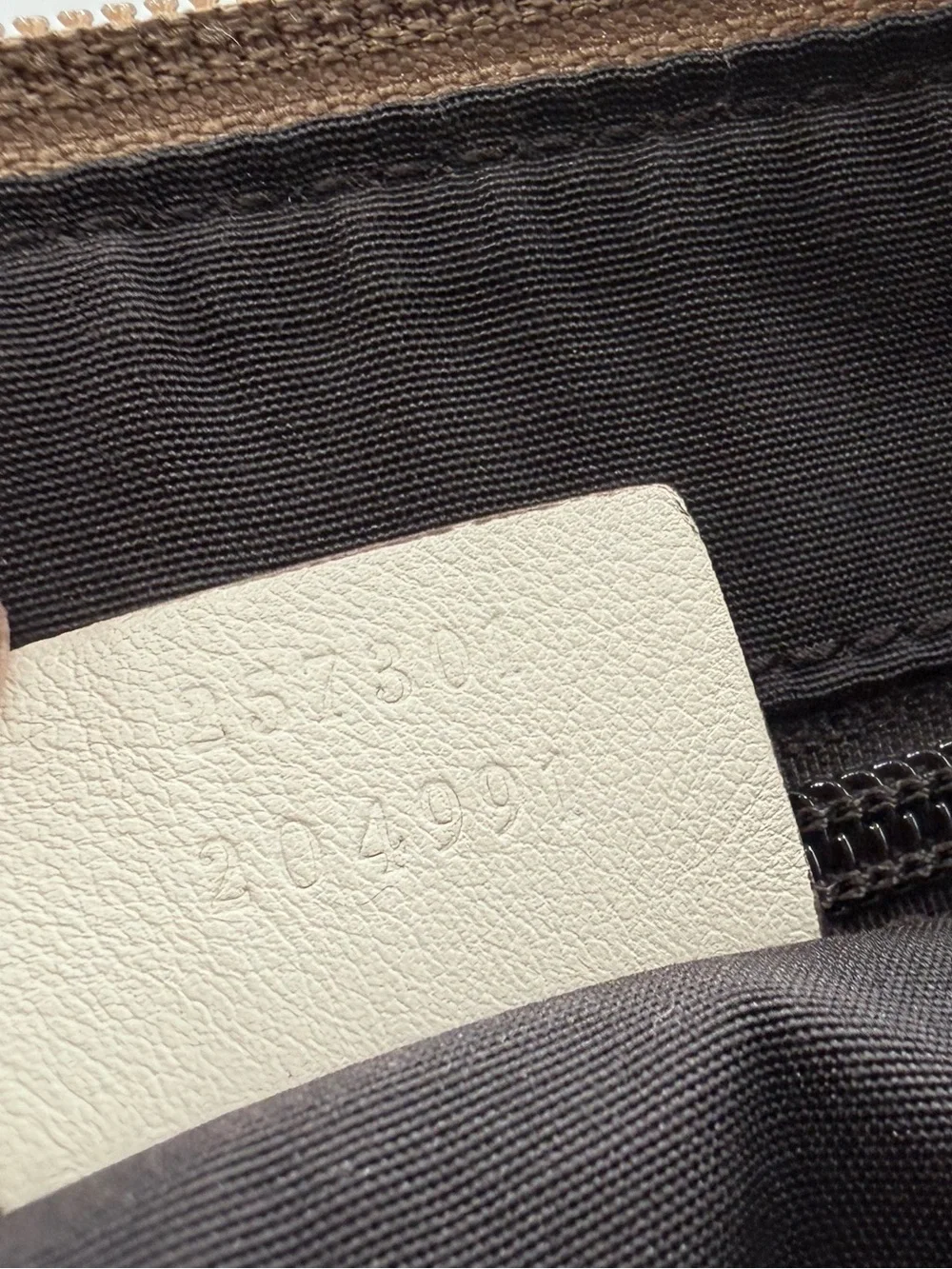 Gucci GG-Signature Messenger Bag. Beige Canvas & White Guccissima Leather. W/COA